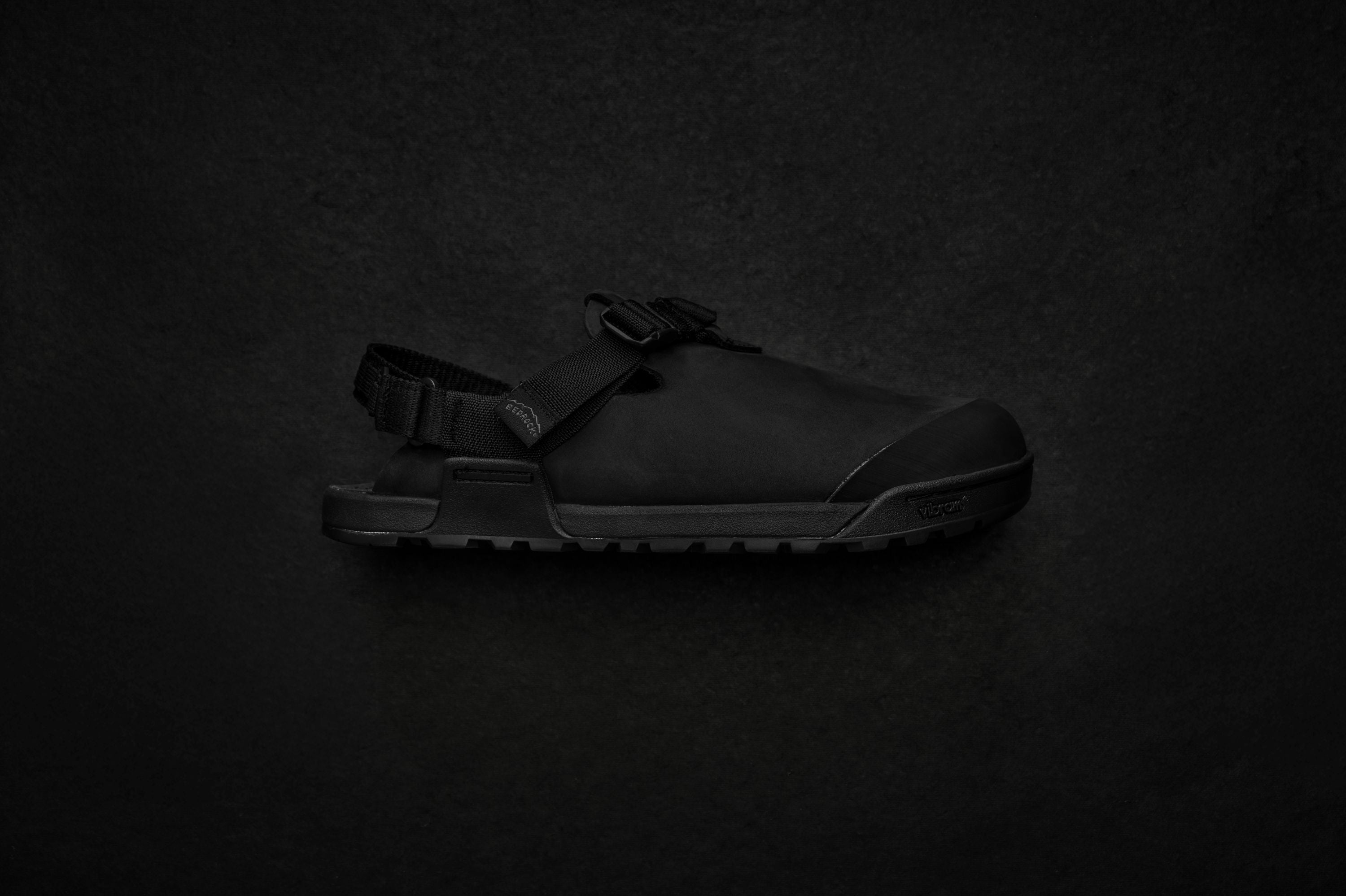 Mountain Clog - Nubuck Leather - Obsidian Dark Grey