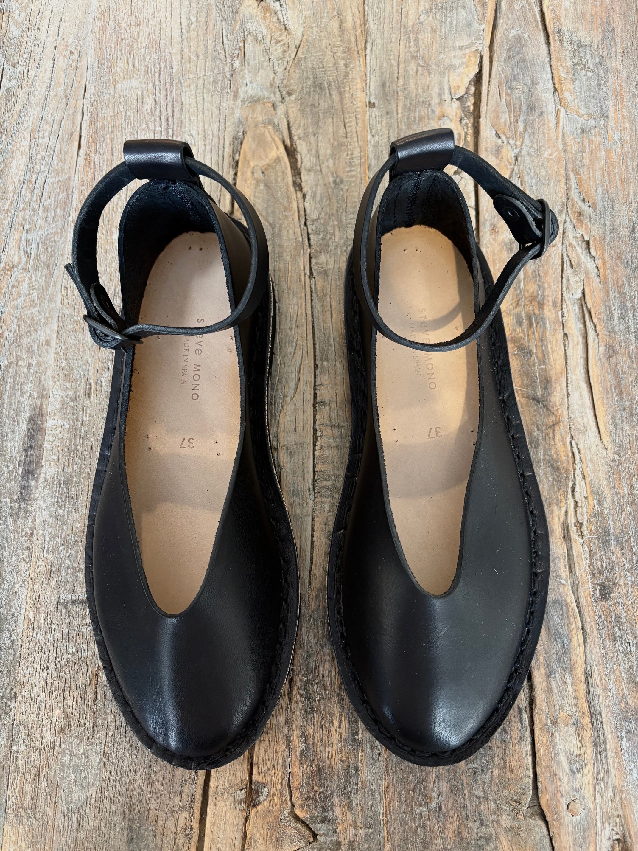 Artisanal Pumps - 10/25 - Black