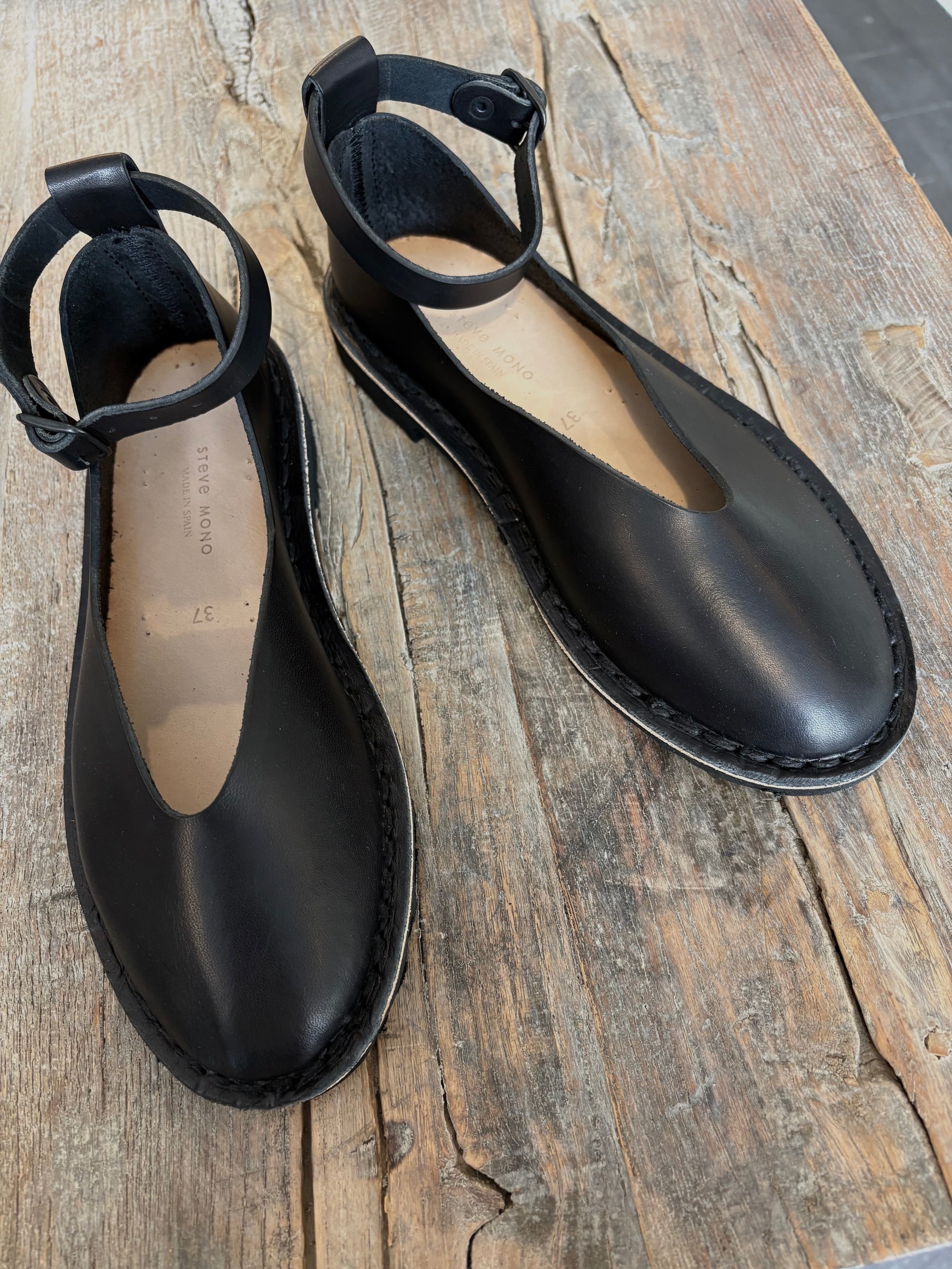 Artisanal Pumps - 10/25 - Black