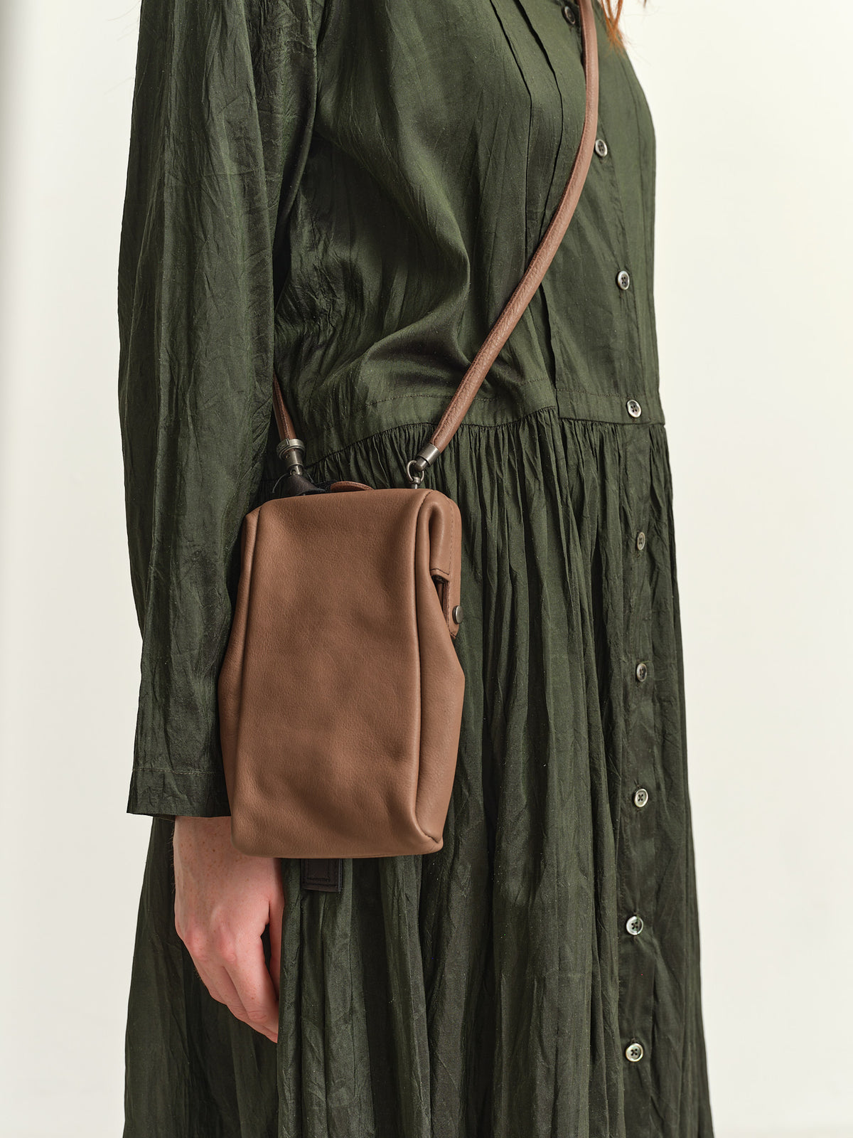 CHRISTIAN PEAU - GAMAGUCHI SHOULDER BAG - TAUPE - tété