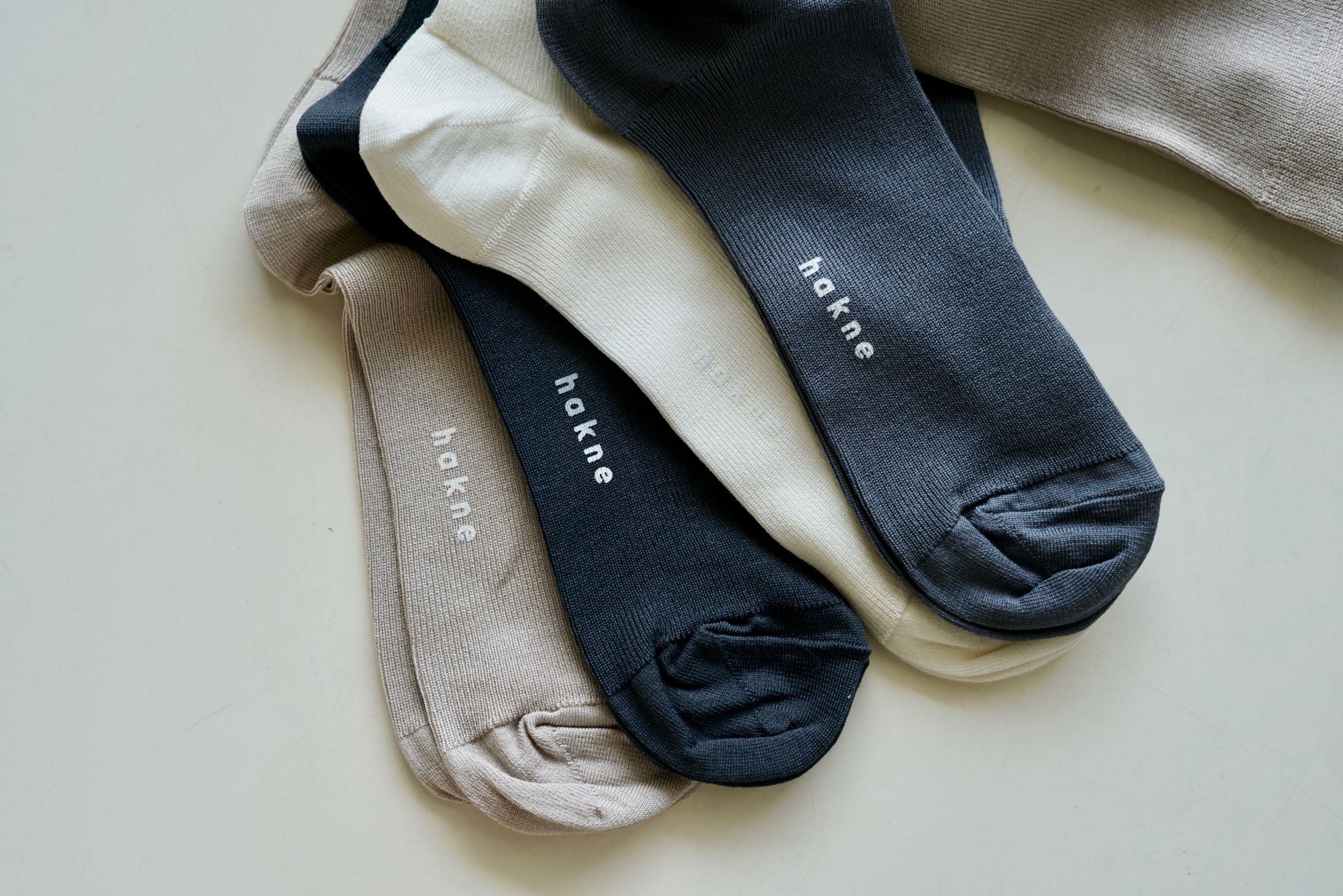 hakne Silk Ribbed High Socks