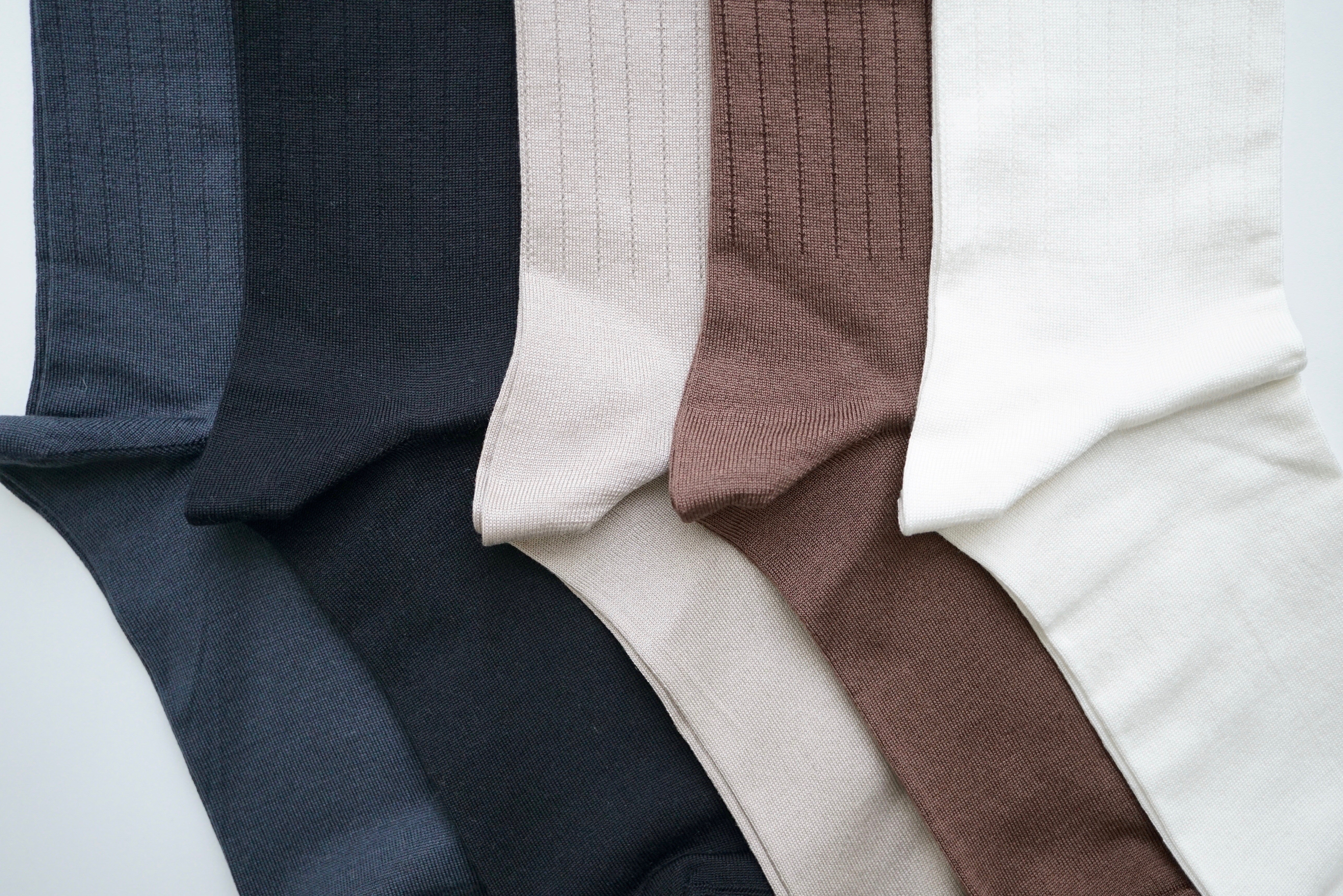 hakne - Smooth silk socks