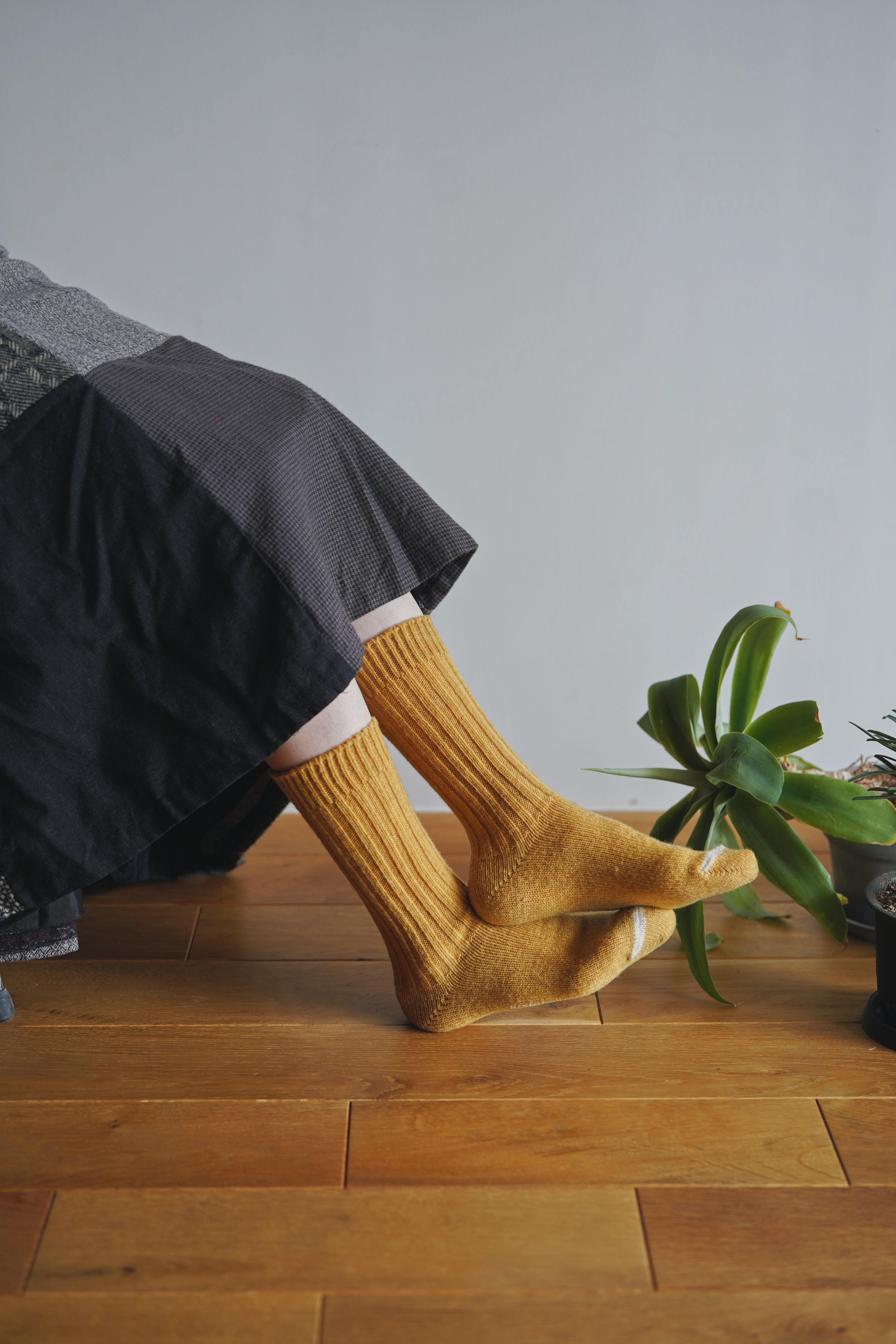 NISHIGUCHI KUTSUSHITA - Wool Ribbed Socks