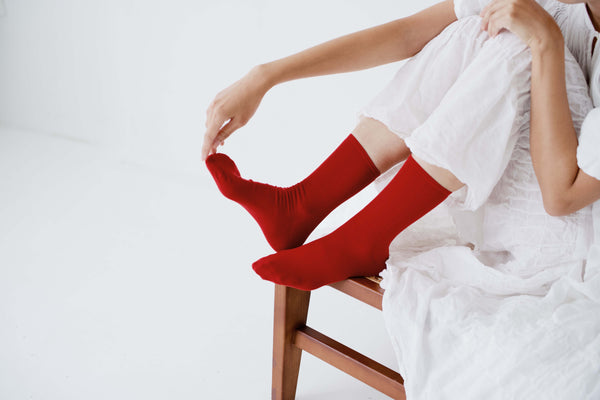 hakne - Smooth silk socks