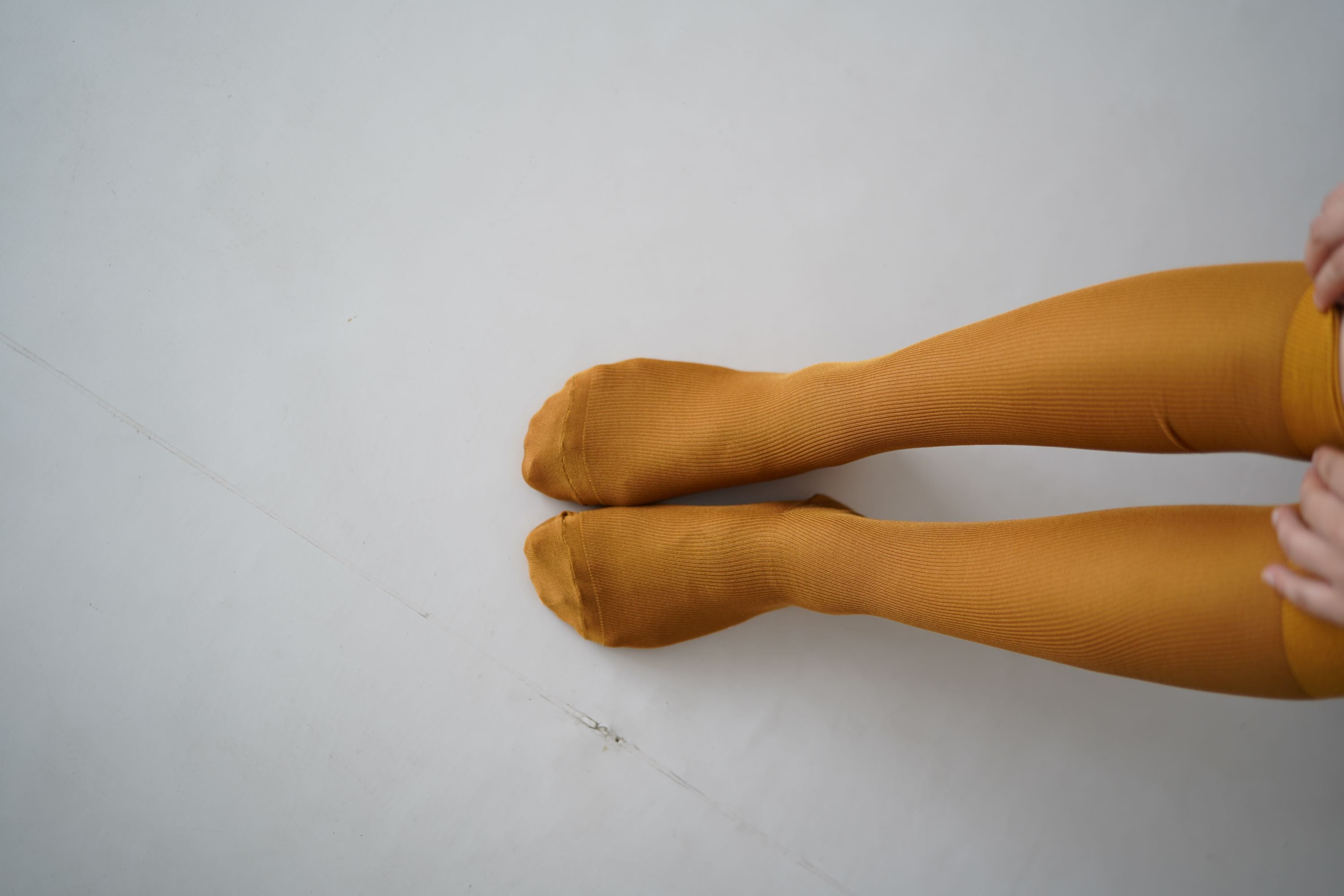 hakne Silk Ribbed High Socks