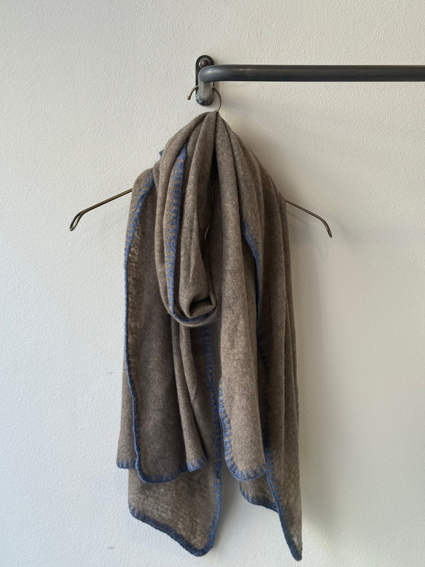 MOULETA - CASHMERE SCARF - COFFEE MELANGE