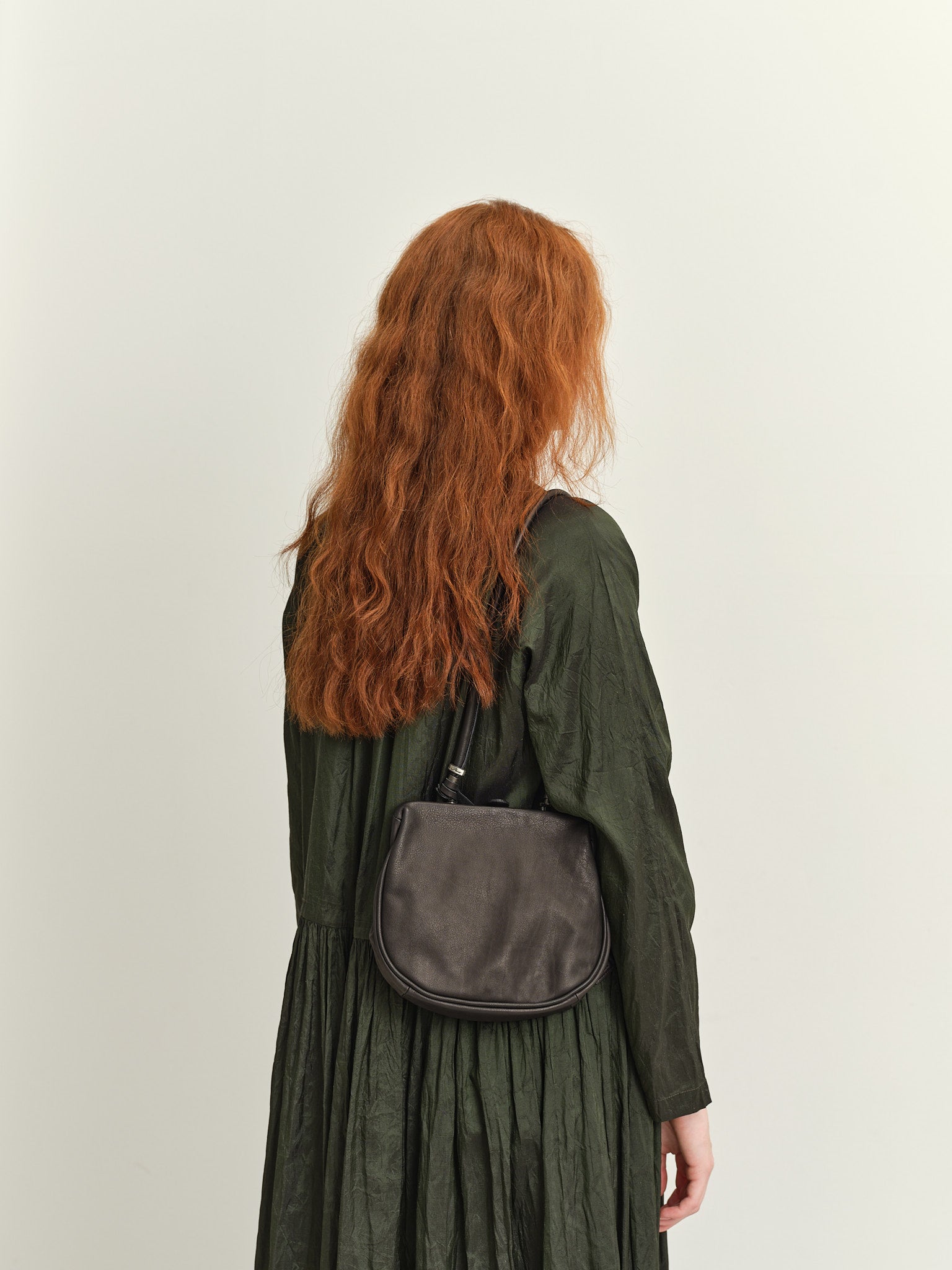 CHRISTIAN PEAU - LONG HANDLE GAMAGUCHI BAG - ESPRESSO