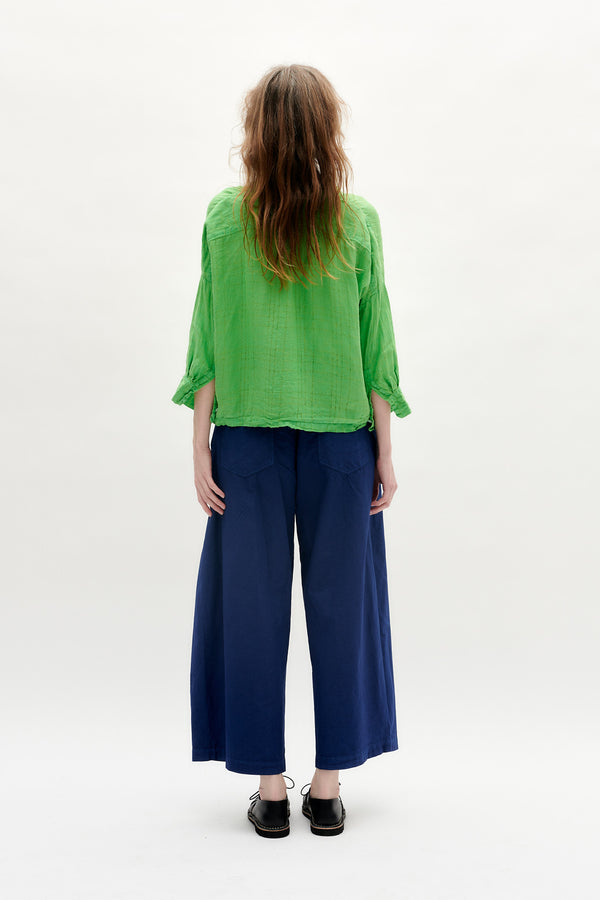 Trousers in dyed cotton from WRIGHT + DOYLE. Thie trousers have deep front pleates that creates a sculpural silhouette. Shown with the Square Top from Ricorrrobe.