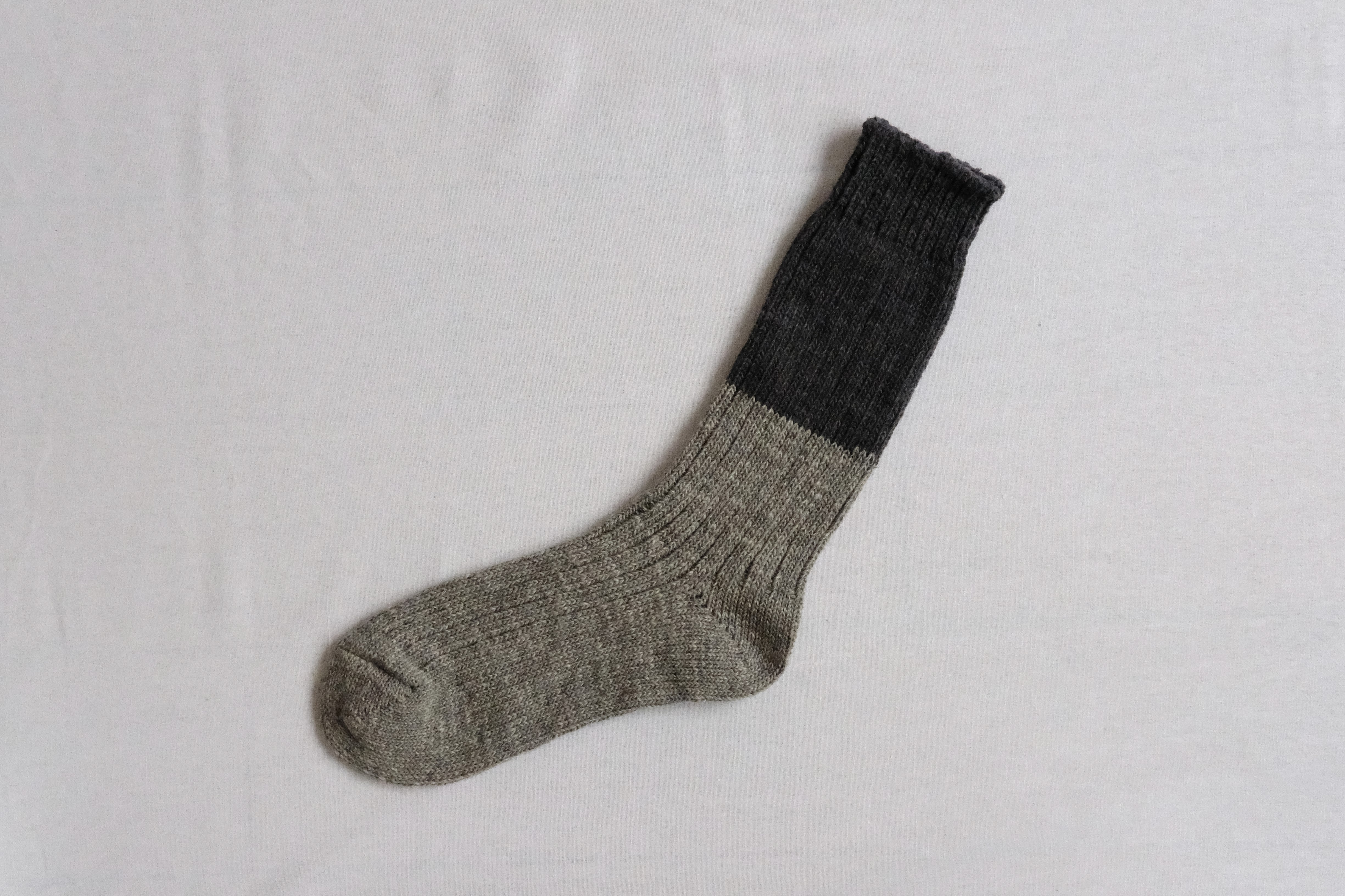 NISHIGUCHI KUTSUSHITA - WOOL COTTON SLAB SOCKS
