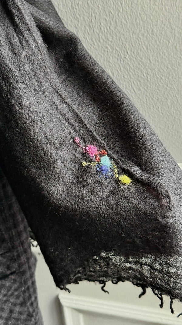 EMBROIDERED CASHMERE SCARF - P2022/TS935 - BLACK
