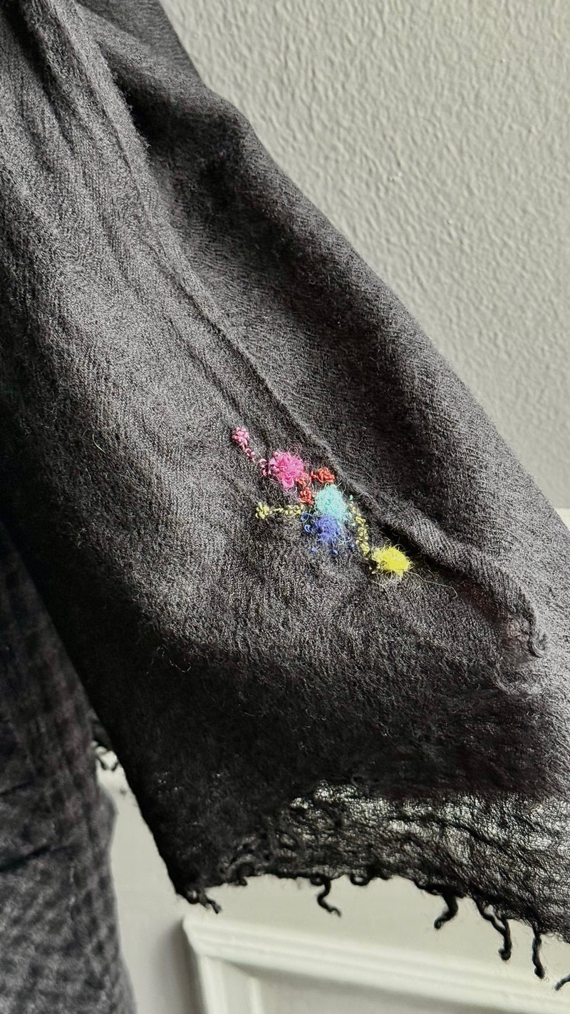 EMBROIDERED CASHMERE SCARF - P2022/TS935 - BLACK